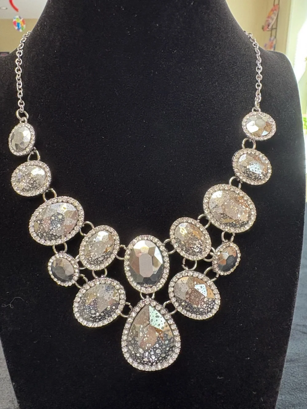 Lola Rose London 1920s Style Necklace - Picture 2 of 12